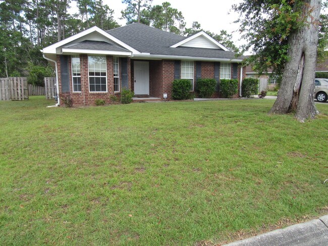 Foto del edificio - 3-Bed, 2-Bath Brick Home in Robin’s Ridge – Vaulted Ceilings, Fireplace, Eat-In Kitchen, Large Pr...