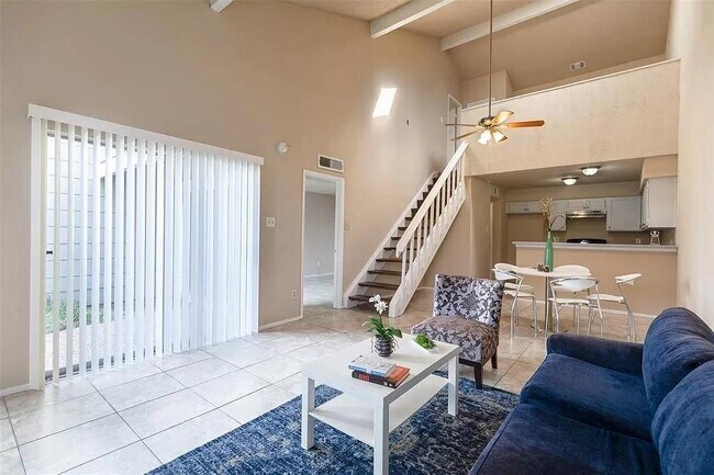 Building Photo - 12129 Sandpiper Dr
