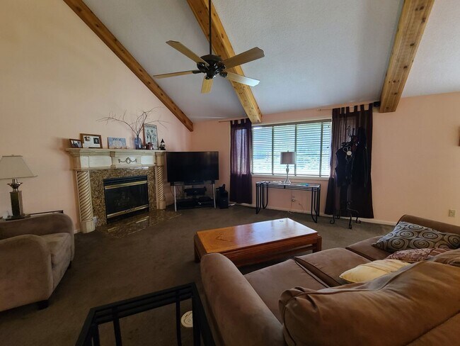 Foto del edificio - Fully Furnished 3-Bedroom Home – Pet Frien...