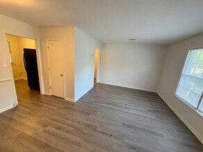 Building Photo - 709 Montclair Dr