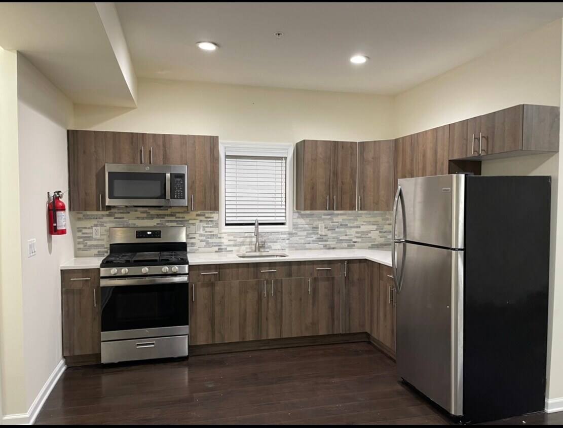Kitchen - 150 Lawrence St