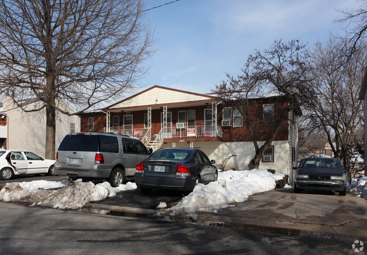 8433 Lowell Ave, Overland Park, KS 66212 Apartments in Overland Park