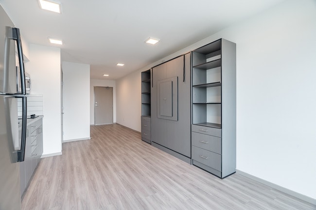 Building Photo - mn7011