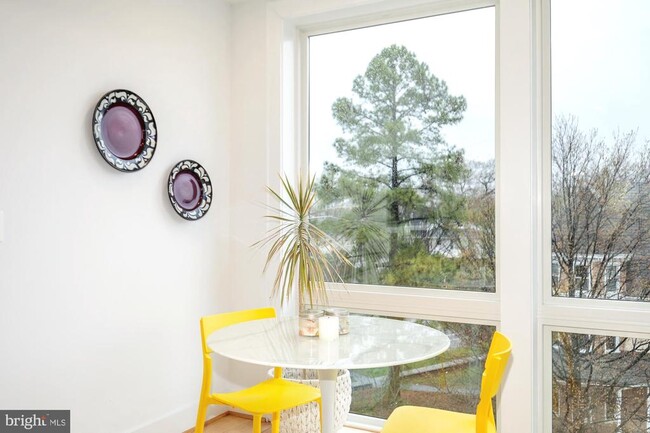 Foto del edificio - 836 Varnum St NW
