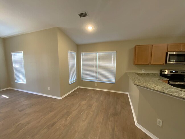 Foto del edificio - 7634 Clovelly Park Pl