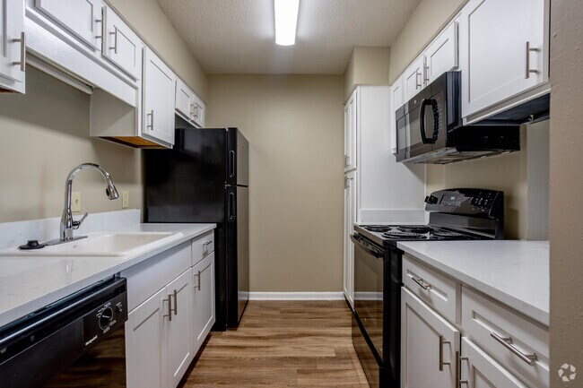 2 habitaciones, 2 baños, East Bay, 1000 pies cuadrados - East Bay Apartments