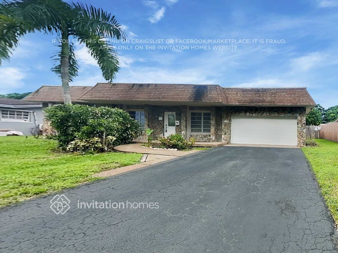 Foto principal - 7521 NW 13th Ct