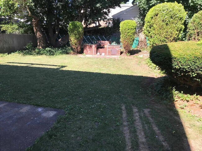 Foto del edificio - 162 Rhodes Ave