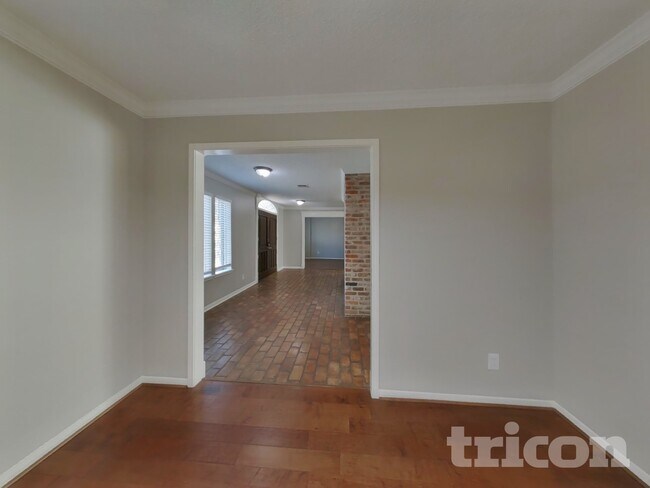 Foto del edificio - 5523 Foresthaven Dr