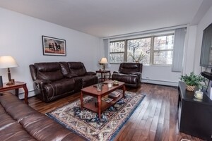 Foto del edificio - 253 E Delaware Pl