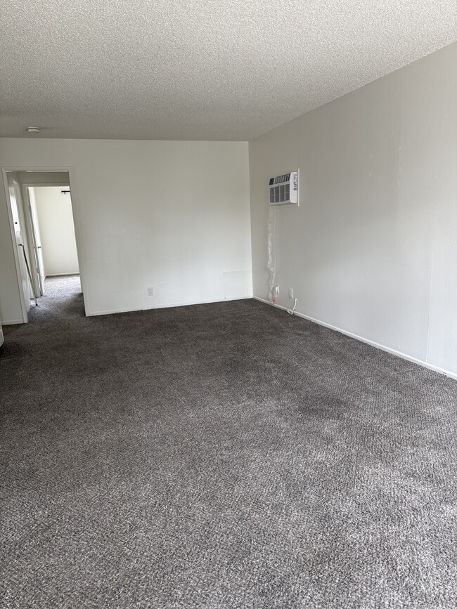 Building Photo - 305-302 N Dwyer Pl