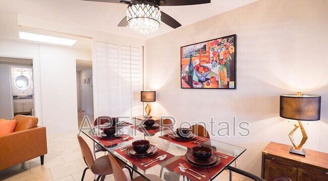 Foto del edificio - 5301 E Waverly Dr