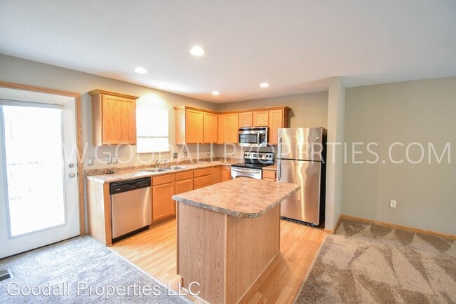 Building Photo - 2 br, 2.5 bath House - 15323 Townsend Ave