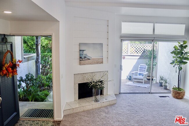 Building Photo - 17132 Palisades Cir