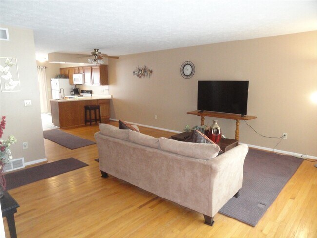 Foto del edificio - 64 Greenway Blvd