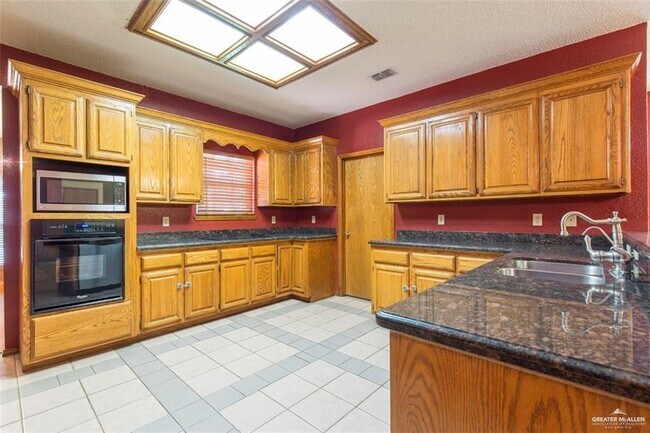 Foto del edificio - 212 E Warbler Ave