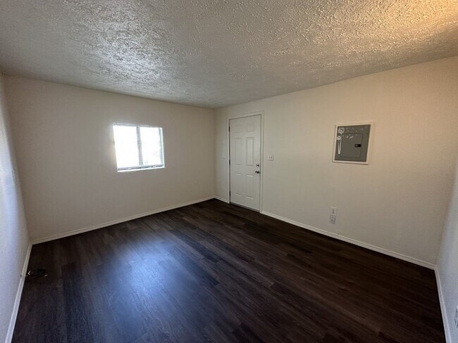 Building Photo - 437 W Crowley St