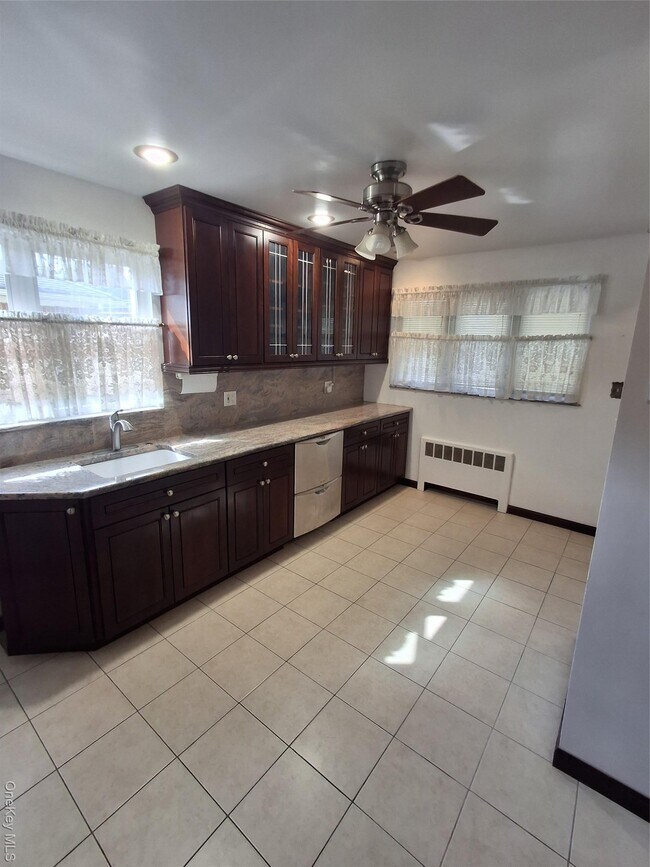 Foto del edificio - 45-63-63 202nd St