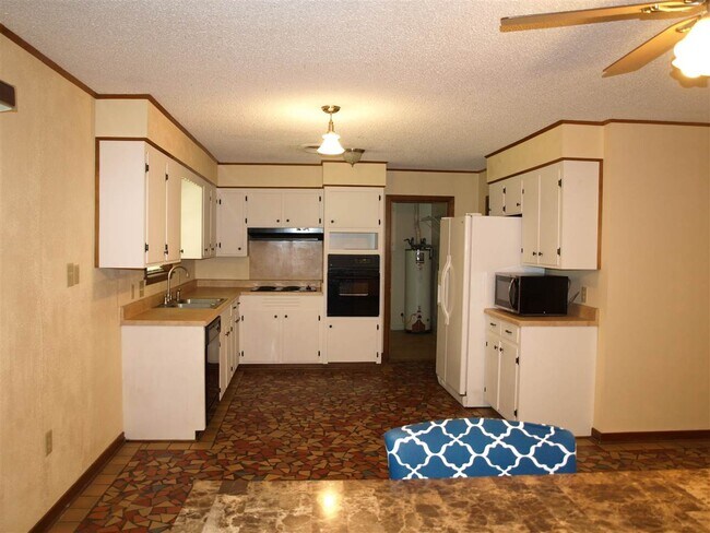 Building Photo - 804 Dogwood Dr