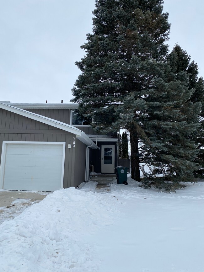 153 W Park Ln, Waterloo, IA 50701 Townhome Rentals in Waterloo IA