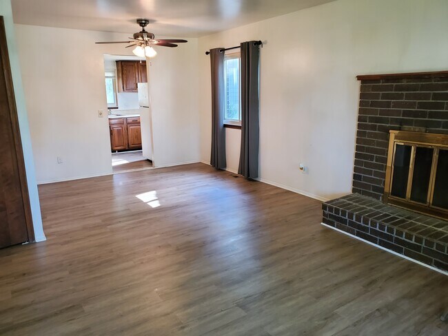 Comedor - 213 Potawatomi Blvd