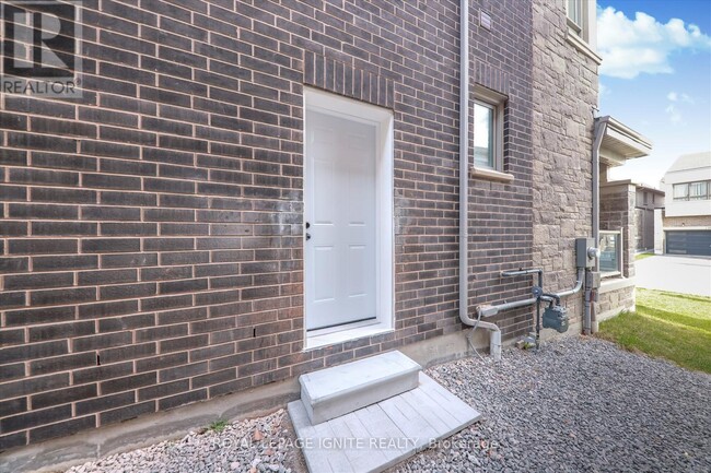 Building Photo - 10 Huggins Dr