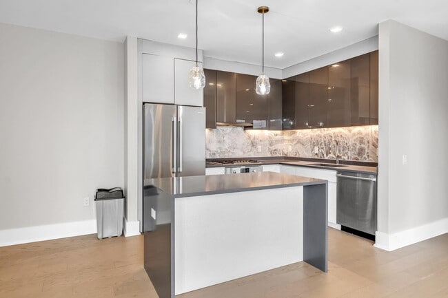 Foto del edificio - 7101 River Rd