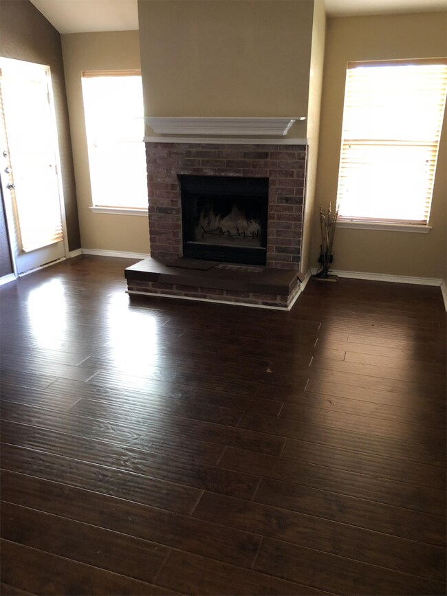 Foto del edificio - 15338 Country Acres Dr