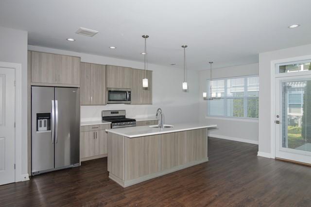 Building Photo - 204 Sutton Ct