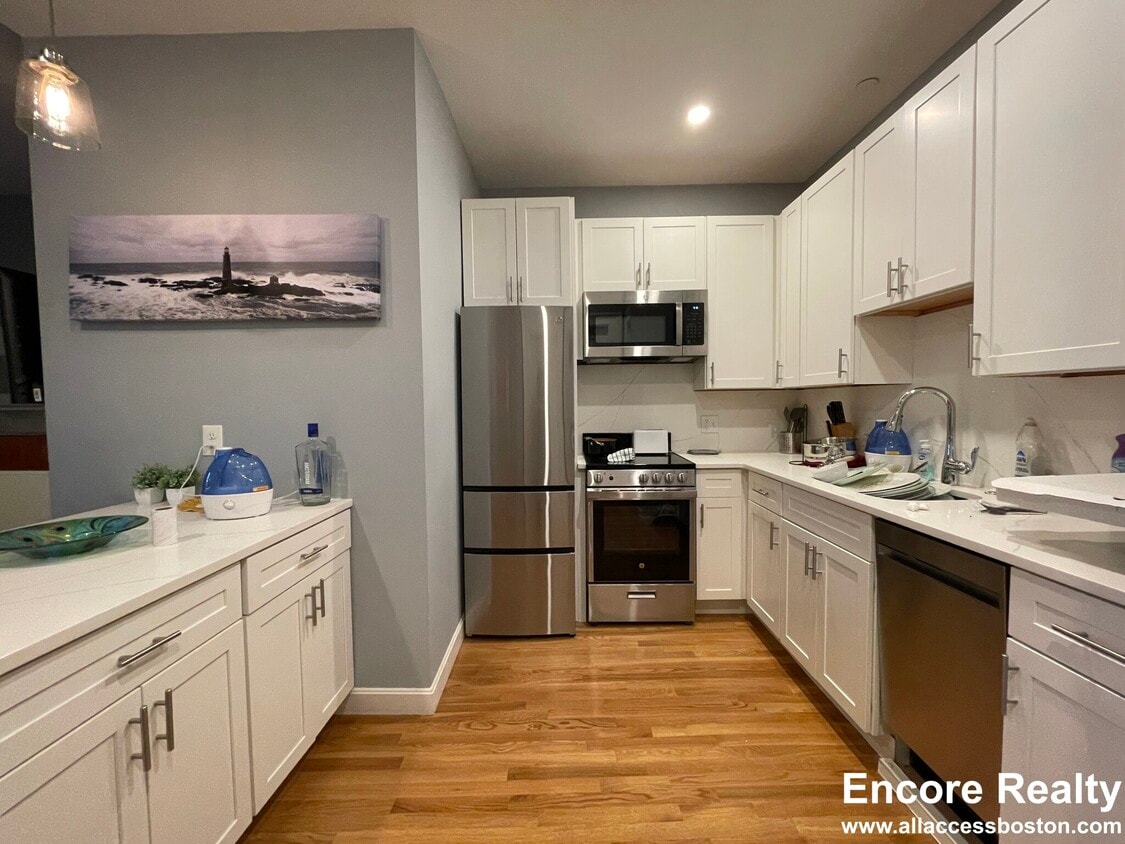 Primary Photo - 468 Beacon St