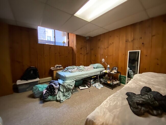 Bedroom - 517 E Ann St