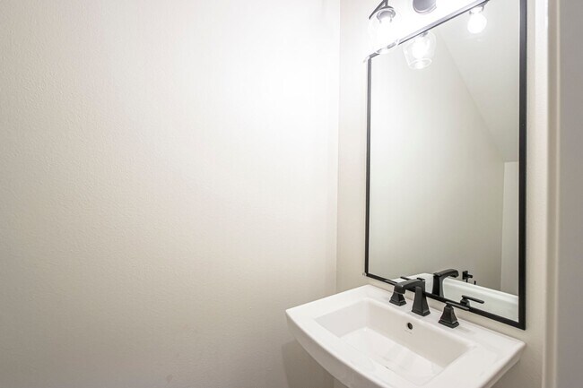 Foto del edificio - New Construction 4 bed 2 1/2 Bath, 2,310 s...