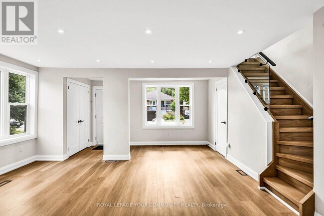 Building Photo - 137 Clarence St