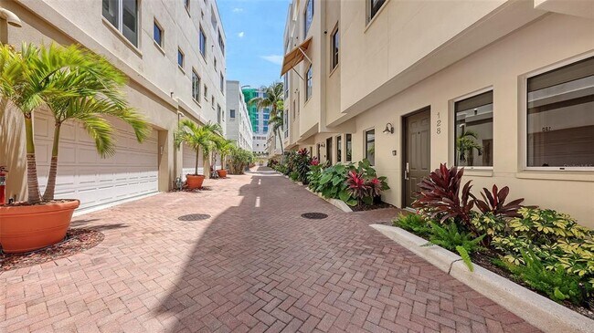 Foto del edificio - 235 Cocoanut Ave