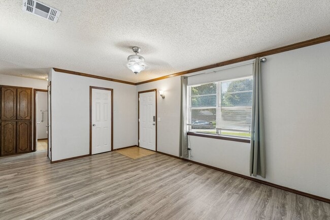 Building Photo - 3401 E Noble Dr