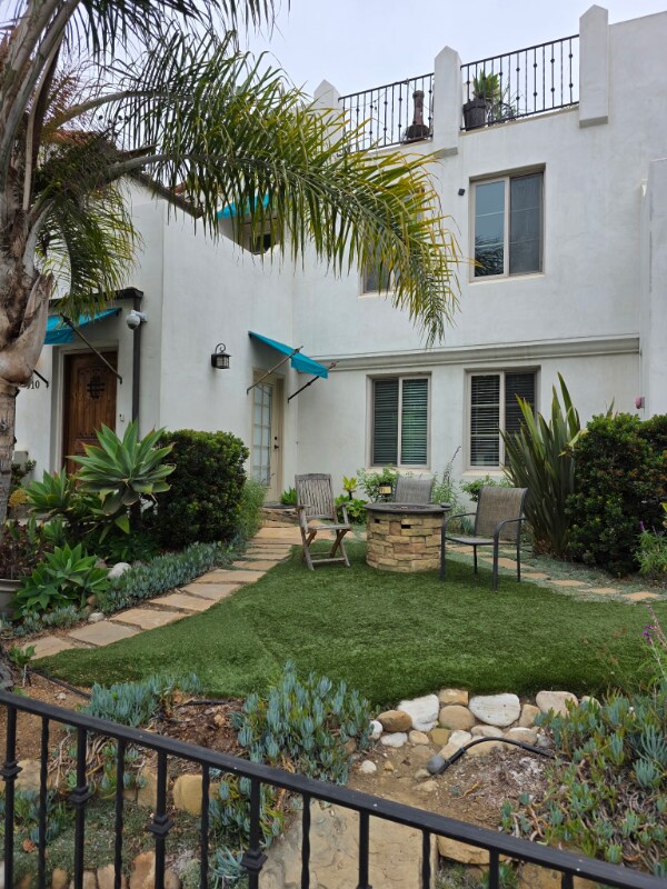 Building Photo - 910 Castillo St