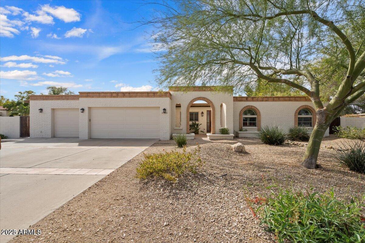 Foto principal - 5345 E Crocus Dr