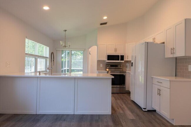 Building Photo - 10651 Buttonwood Lake Dr