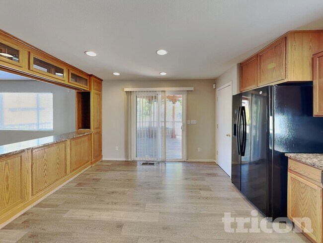 Foto del edificio - 8700 Winding Creek Dr