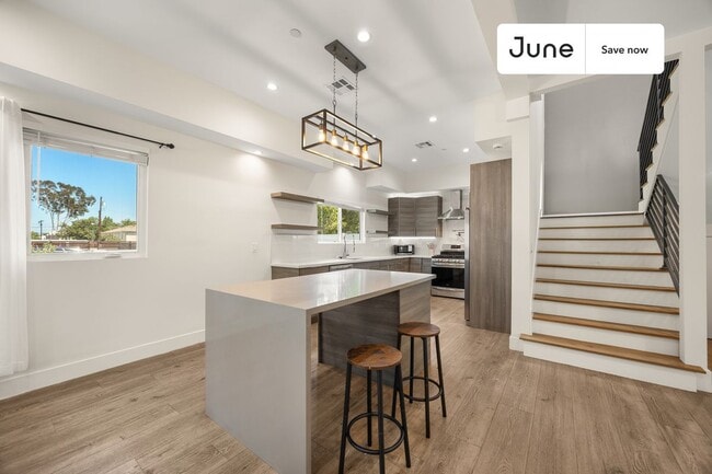 Building Photo - 5637 Riverton Ave