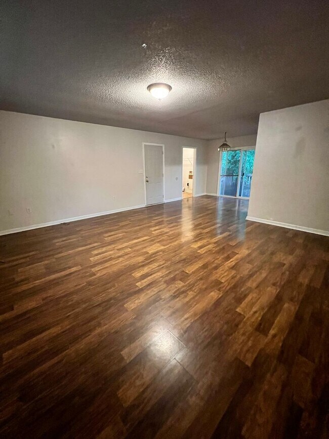Foto del edificio - 3BD/ 2BA in Hidden Lake Subdivision