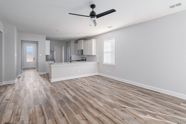 Building Photo - 913 Emerson Dr