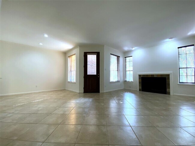 Foto del edificio - 2728 W Holcombe Blvd