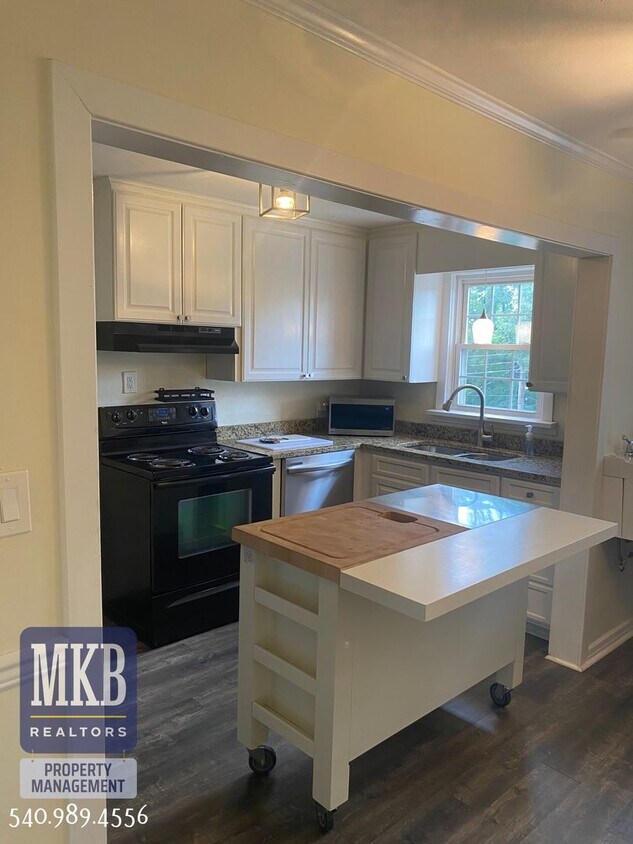Primary Photo - 2 Bedrooms, 1 Bath Condo located in South ...
