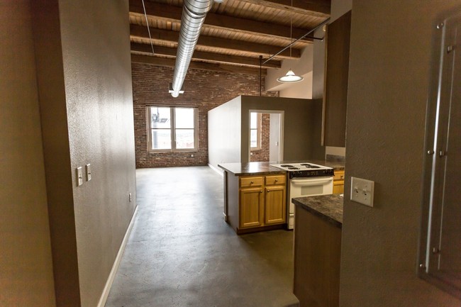 1HAB, 1BA - Star Lofts - Old Town Lofts