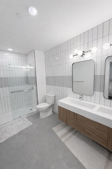 Building Photo - 654 E Broadway