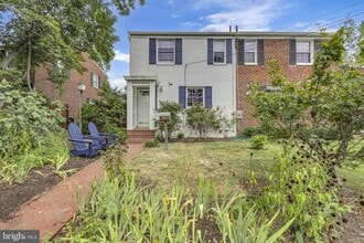 Building Photo - 2813 Mosby St