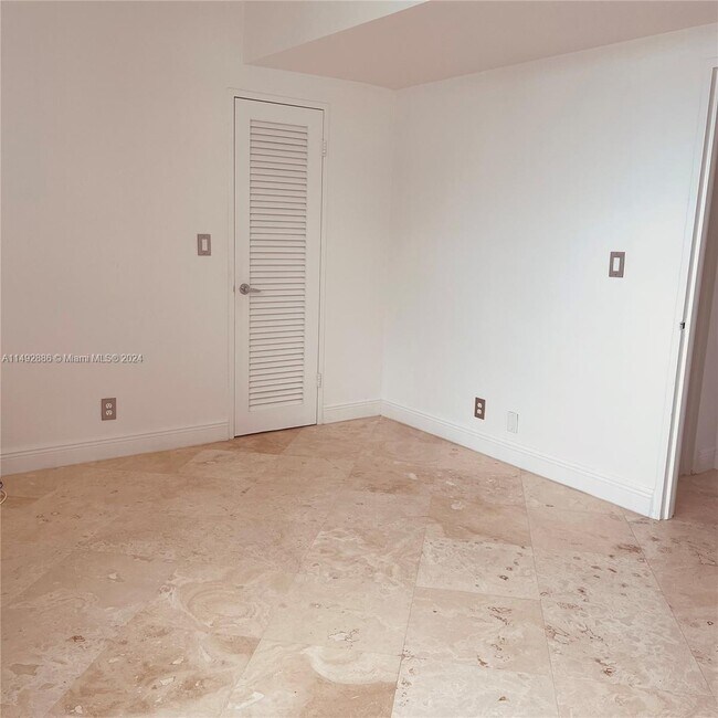 Building Photo - 3001 S Ocean Dr
