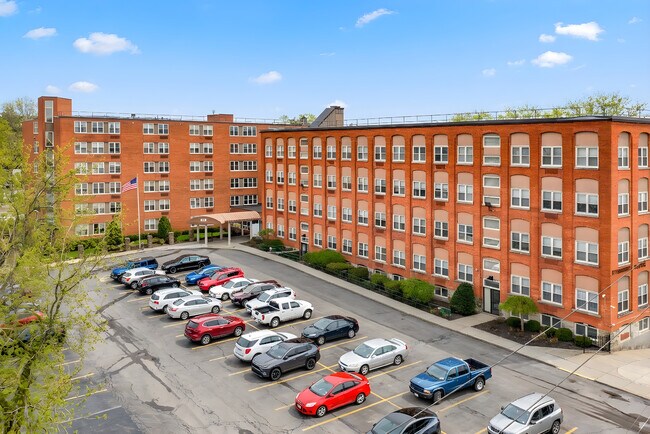 Building Photo - Steinhorst Square Apartments