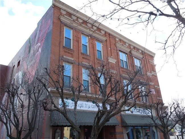 Building Photo - 287 Gregory St